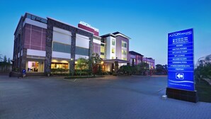 A hotel with a sign listing amenities including rooms, meeting rooms, a coffee shop, lounge, billiard & cafe, swimming pool, fitness center & spa, and free wifi. - Aston Tanjung City Hotel (Murungpudak)