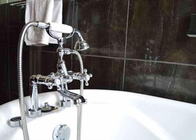 标准房, 1 张特大床 (Bluestone Room)) | 深泡浴缸