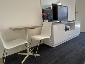 Executive Room, 1 King Bed, Non Smoking, Balcony (3 1/2 Star Delux Room) | Desk, soundproofing, iron/ironing board, free WiFi