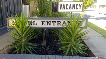 Pintu masuk properti