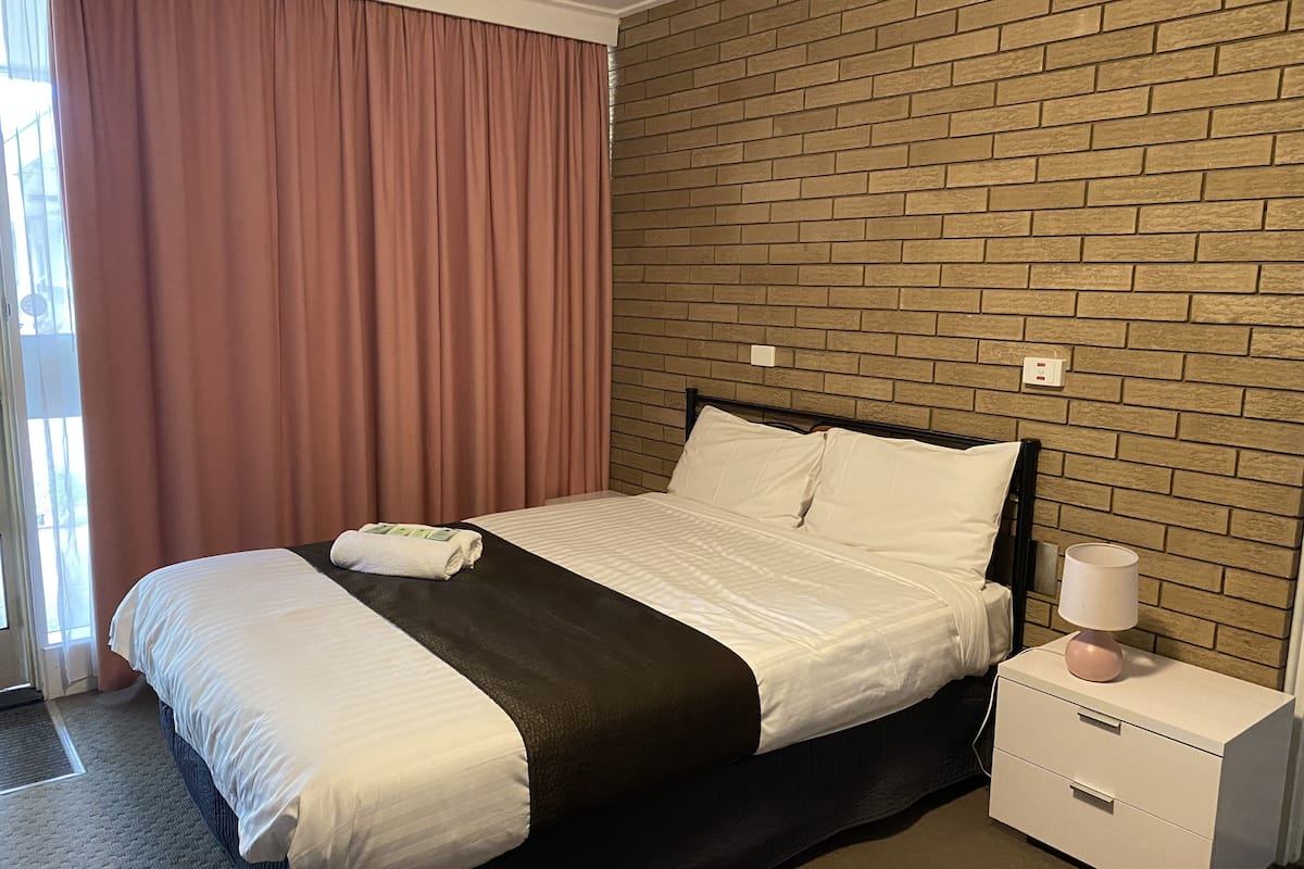 Family Suite, 2 Bedrooms, Non Smoking, Shared Bathroom (2 Room Family Unit)