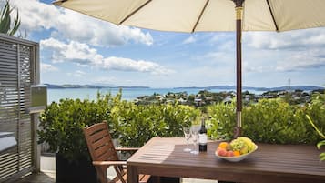 Deluxe appartement, 2 slaapkamers, keuken, uitzicht op oceaan (Kawau) | 4 slaapkamers, luxe beddengoed, individueel gedecoreerd