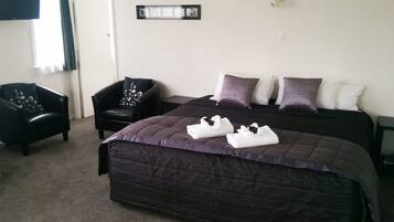 Laptop workspace, iron/ironing board, free WiFi, bed sheets