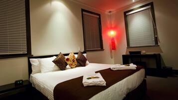 King Room, Shared Bathroom | Premium bedding, desk, iron/ironing board, rollaway beds
