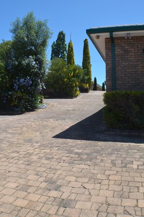Terrace/patio - Deer Park Motor Inn (Armidale)