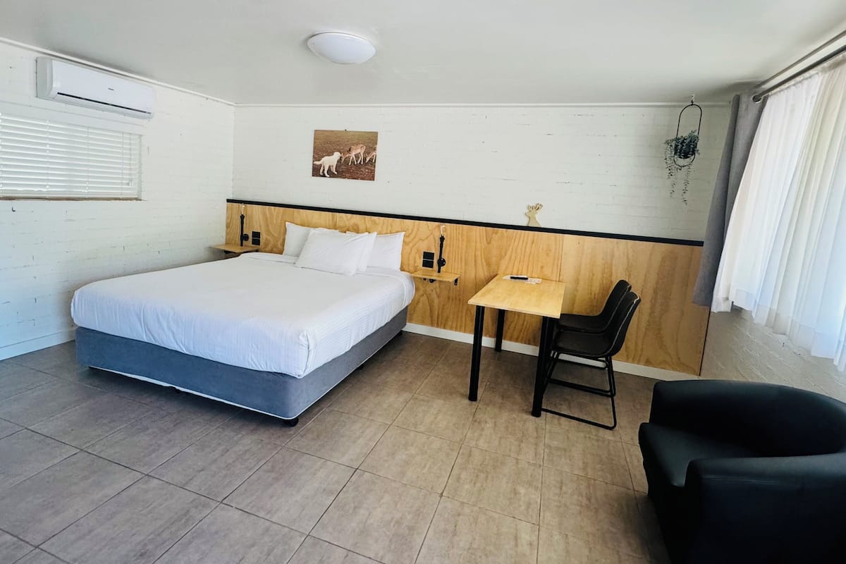 Desk, iron/ironing board, free WiFi, bed sheets