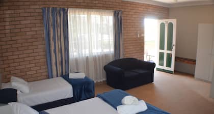 Deer Park Motor Inn
