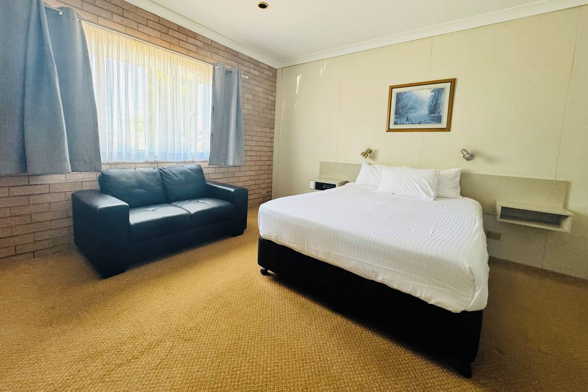 Kamar Standar, 1 Tempat Tidur Queen | Meja kerja, setrika/meja setrika, Wi-Fi gratis, dan seprai linen