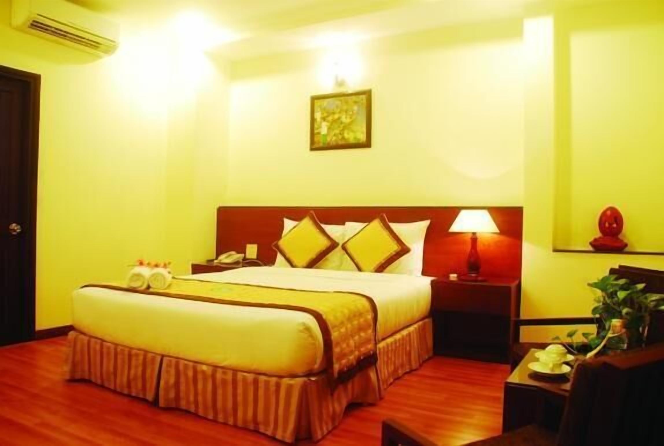 minibar, in-room safe, desk, blackout curtains