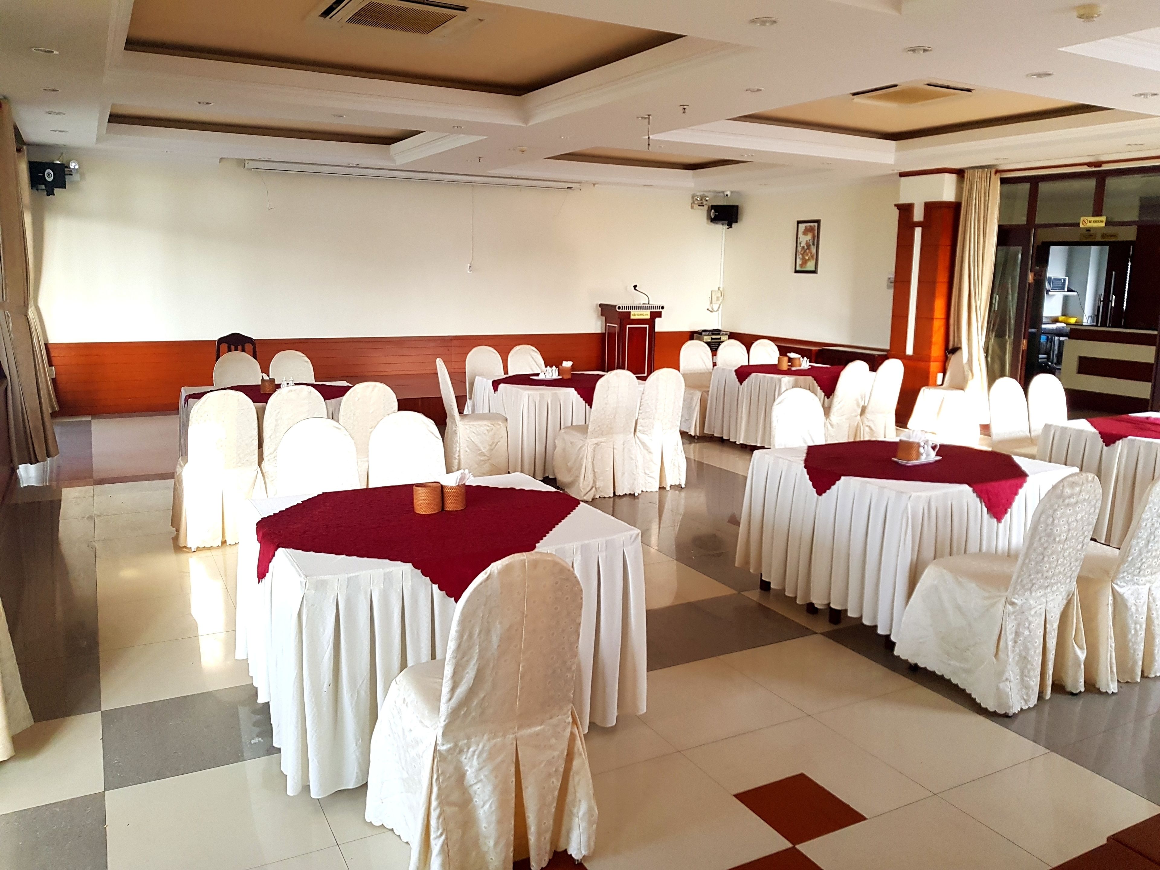 daily breakfast for a fee