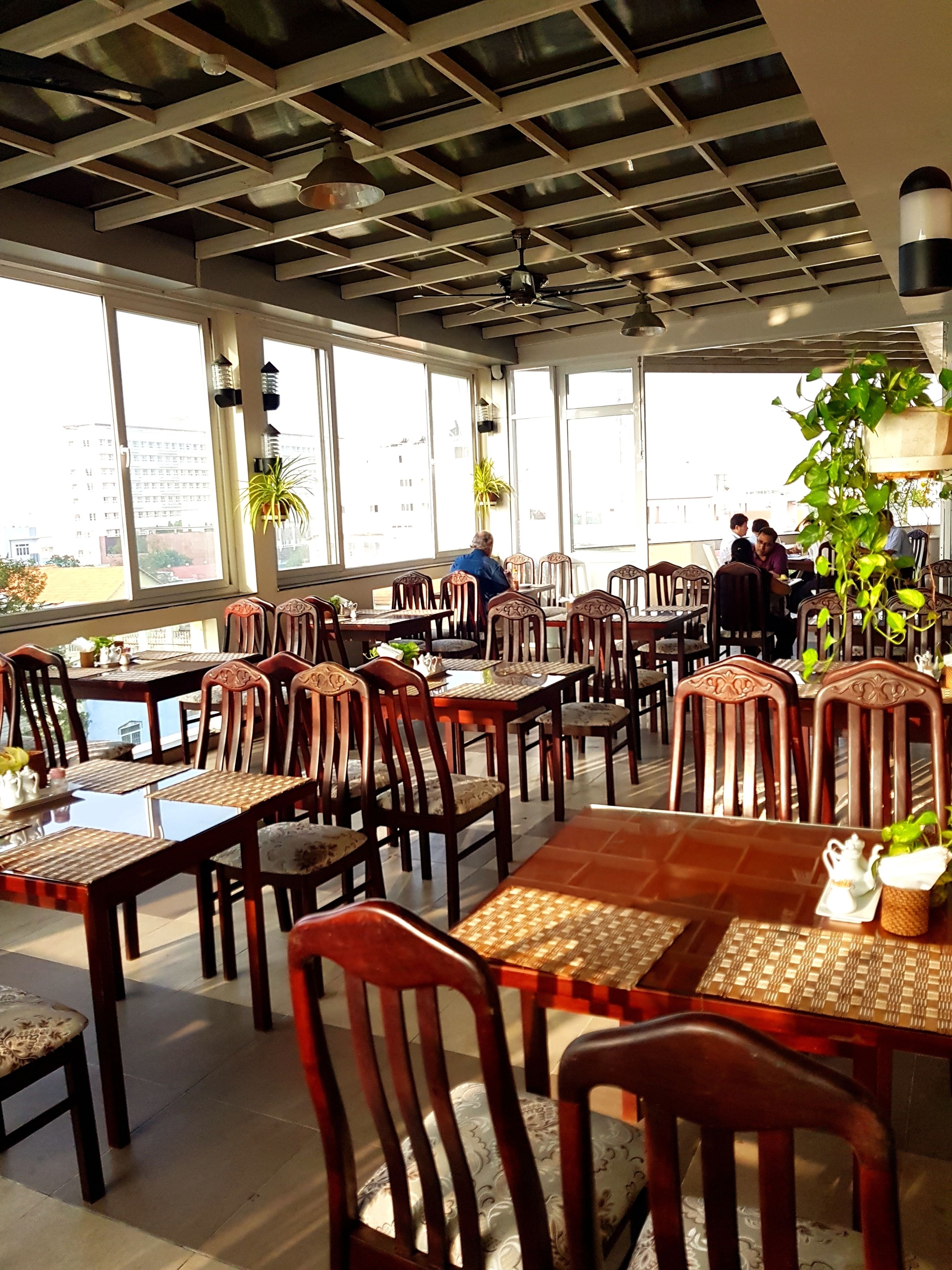 Petit déjeuner servi tous les jours en supplément