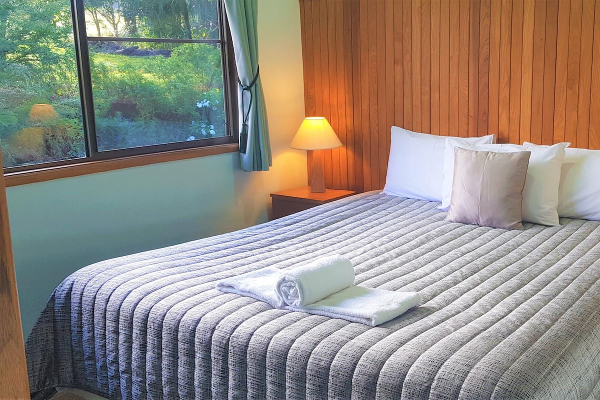 Standard Suite, 1 Bedroom, Non Smoking, Kitchen (Cedar Lodge A) | Extra beds
