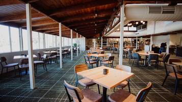 Lunch and dinner served