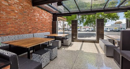 National Hotel Complex and Bendigo Central Apartments