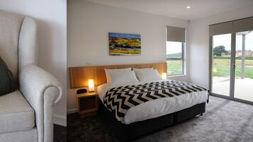 Soundproofing, free WiFi, bed sheets