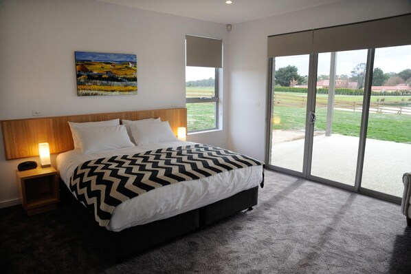 Soundproofing, free WiFi, bed sheets