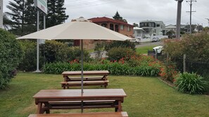 Garden - Hibiscus Lakeside Motel (Budgewoi)