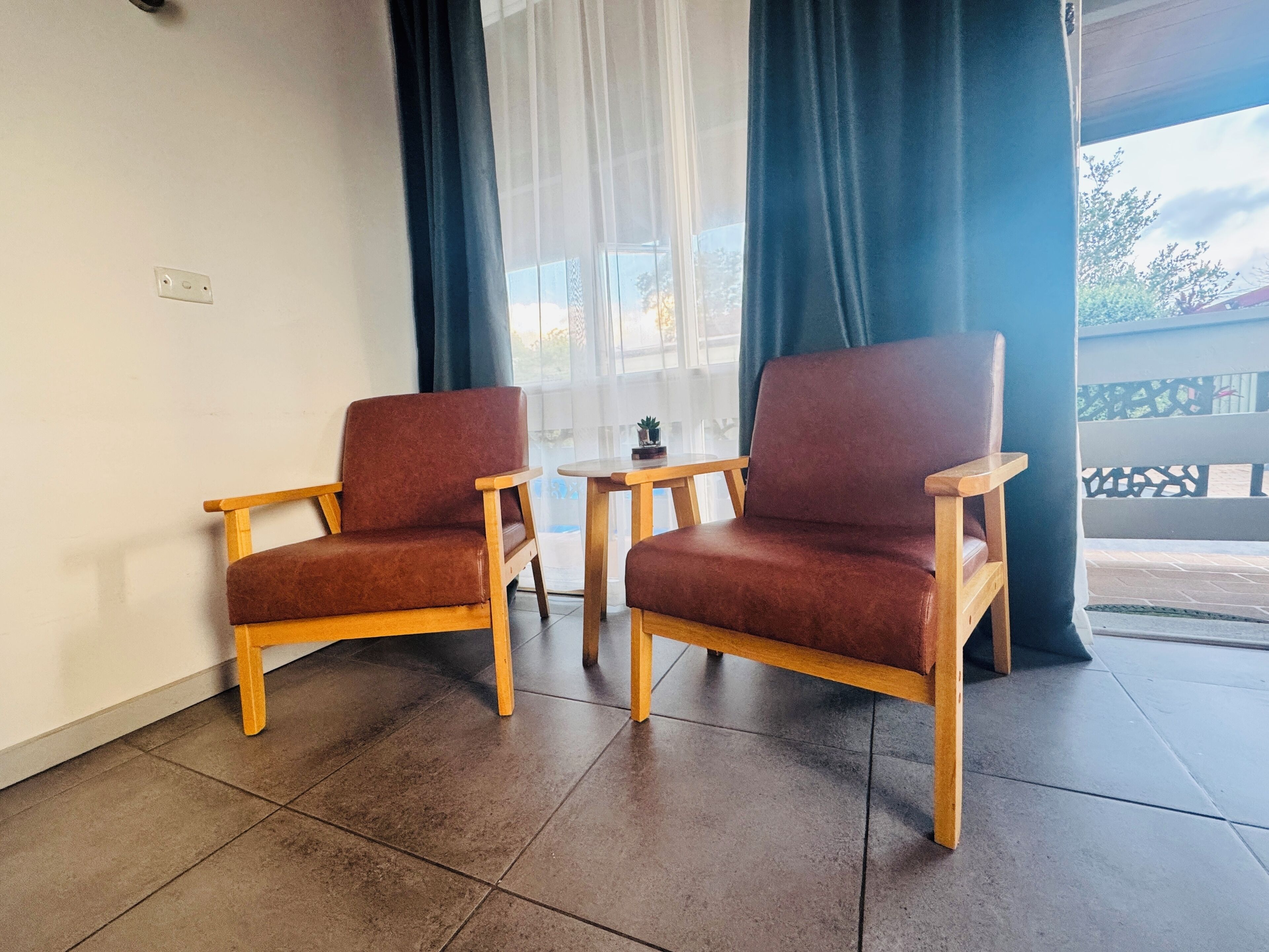 43-inch Smart TV with digital channels, TV, Netflix