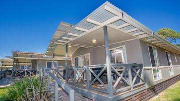 Condo | 1 bedroom, iron/ironing board, free cots/infant beds, free WiFi