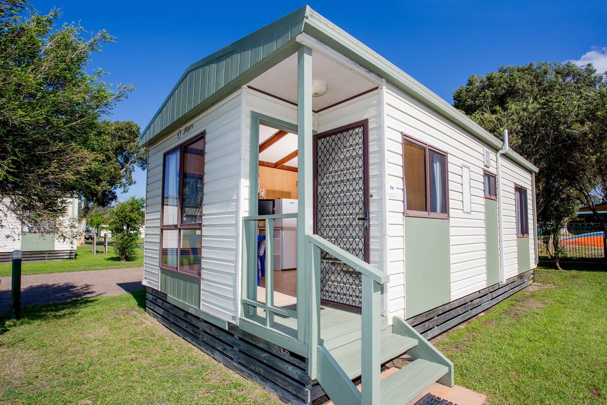 Family Unit | 1 bedroom, iron/ironing board, cribs (free), WiFi (free)