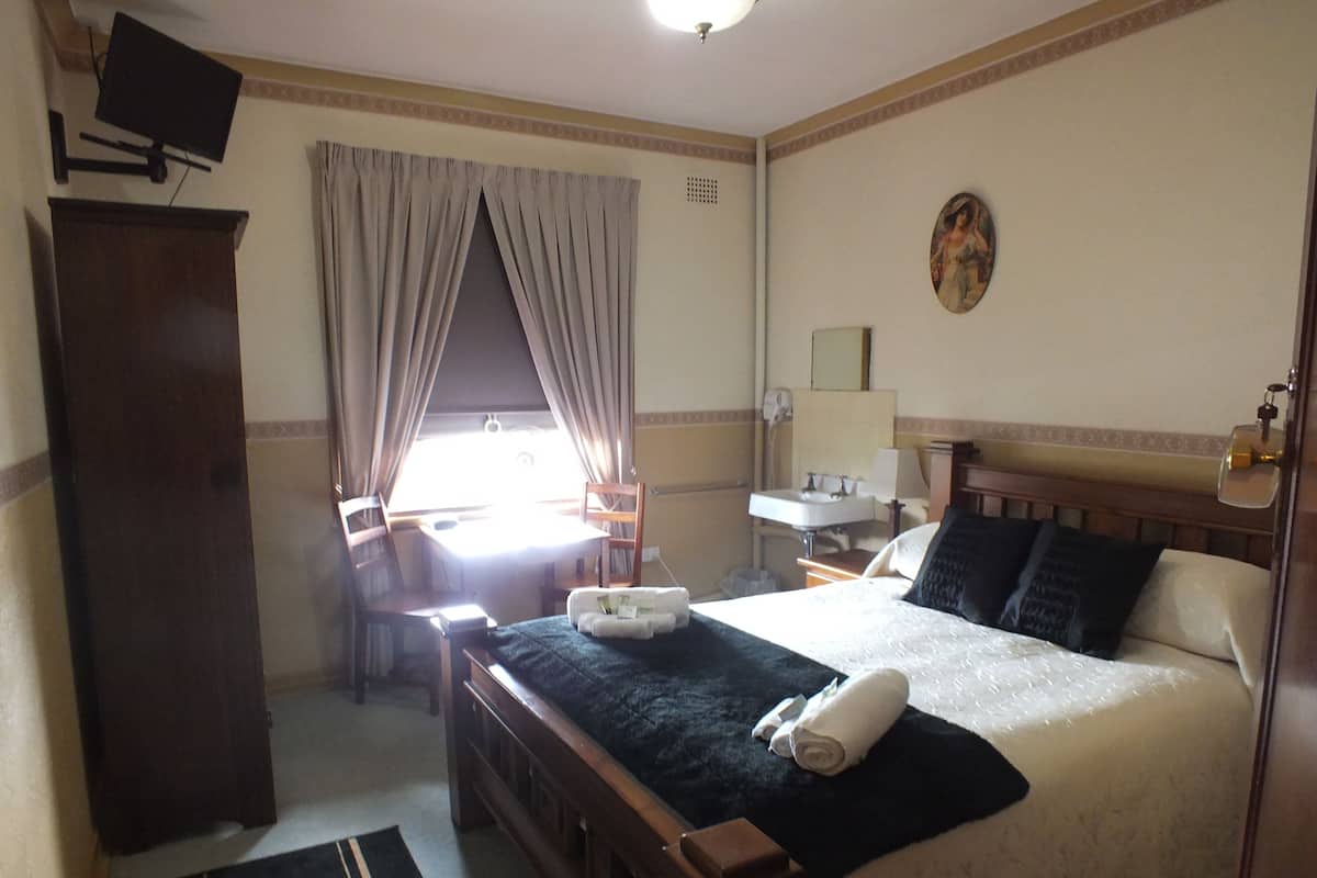 Standard Queen, Shared Bathroom | Iron/ironing board, free WiFi