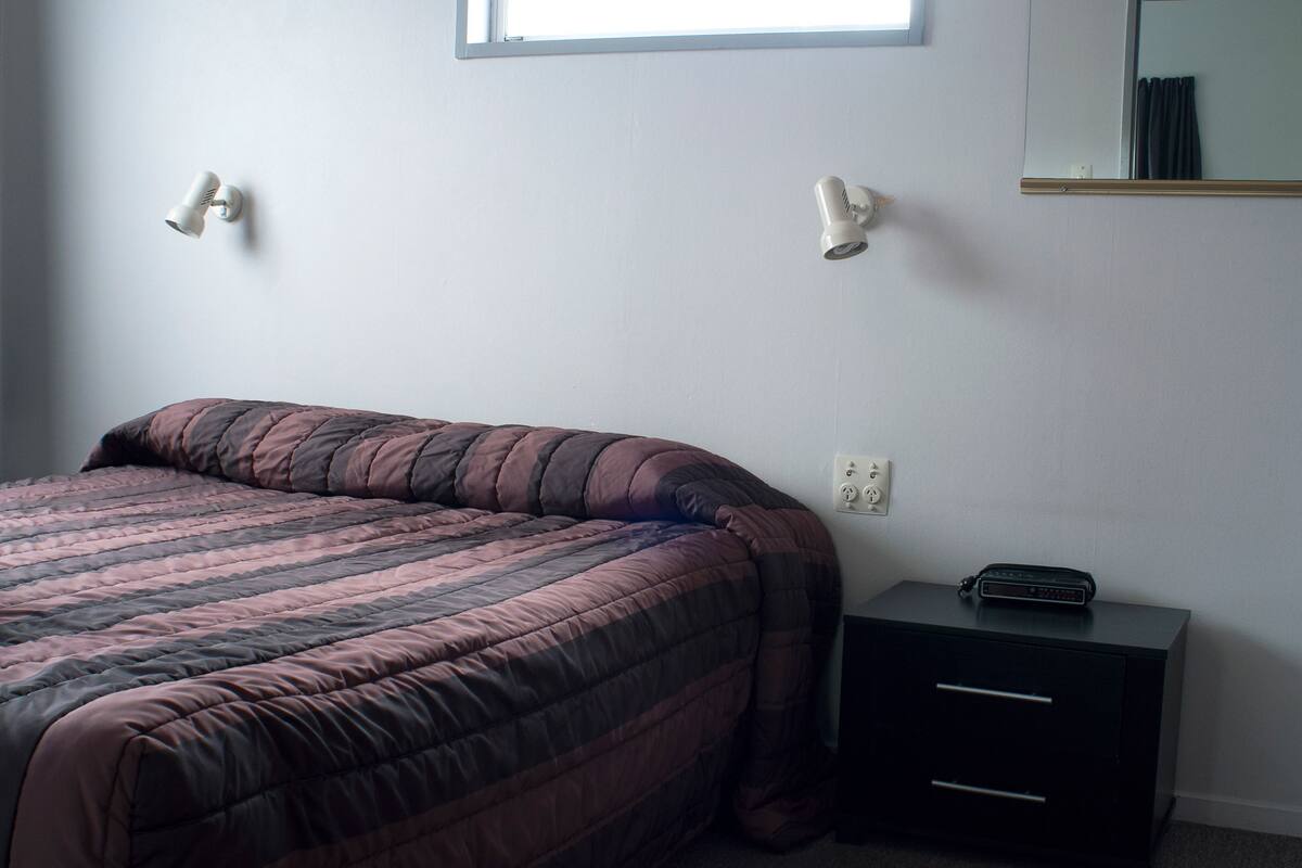 Standard Suite, 1 Bedroom, Non Smoking, Kitchen (unit) | Iron/ironing board, WiFi (free)