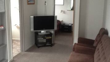 Standard Suite, 1 Bedroom, Non Smoking, Kitchen (unit) | Iron/ironing board, free WiFi, wheelchair access