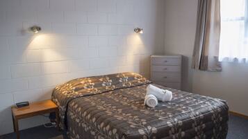 Standard Room, Non Smoking, Kitchen (2 Bedroom Unit) | Iron/ironing board, free WiFi, wheelchair access