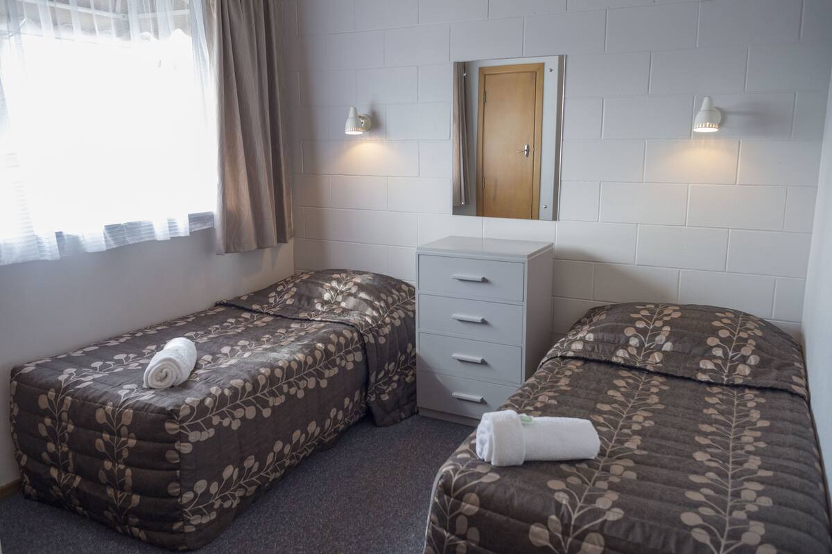 Standard Room, Non Smoking, Kitchen (2 Bedroom Unit) | Iron/ironing board, WiFi (free)