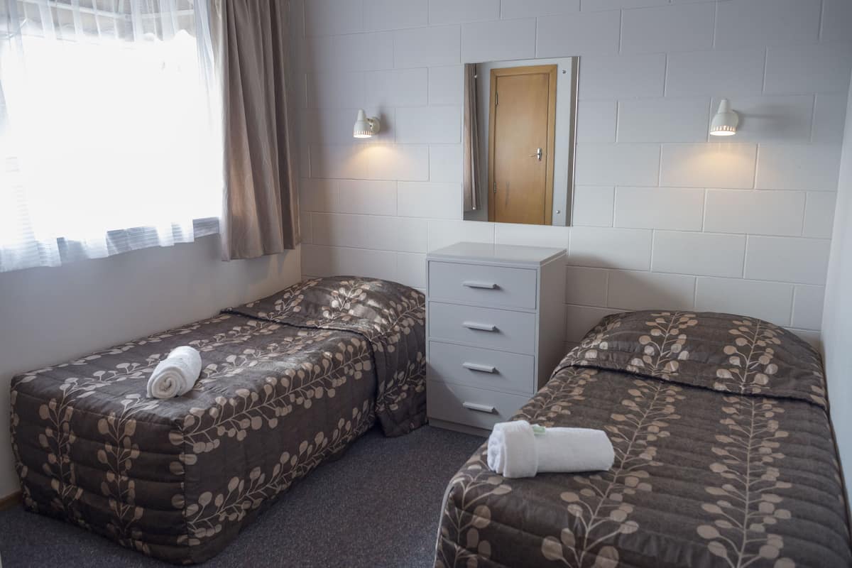 Standard Room, Non Smoking, Kitchen (2 Bedroom Unit) | Iron/ironing board, free WiFi, wheelchair access
