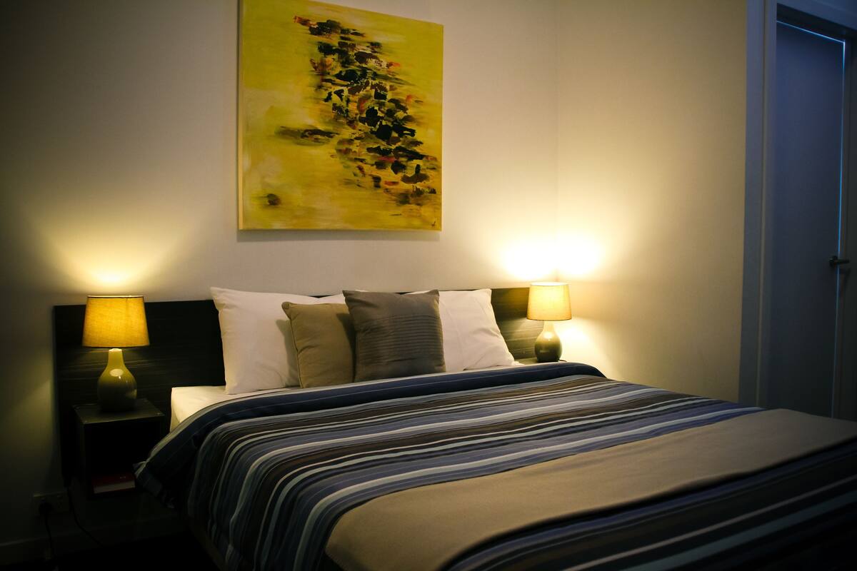 Iron/ironing board, free WiFi, bed sheets