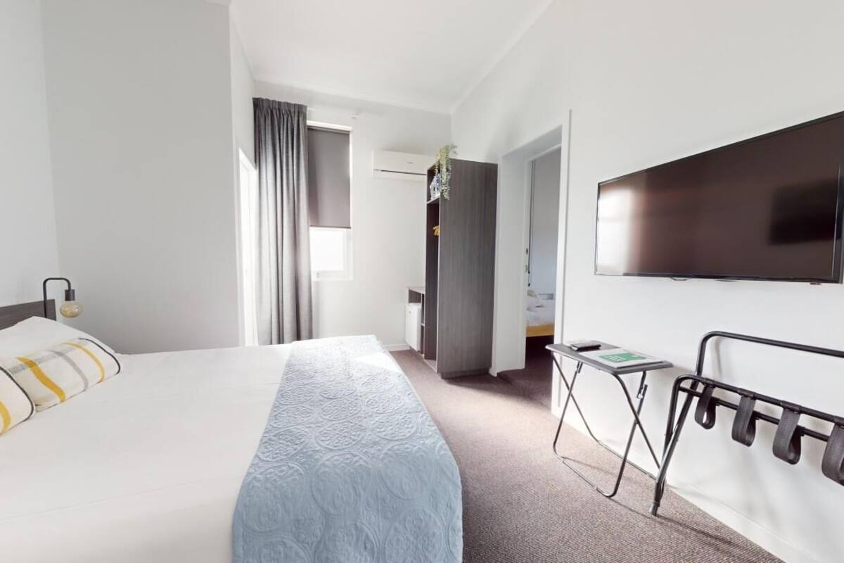 deluxe queen family room | iron/ironing board, free wifi, bed sheets