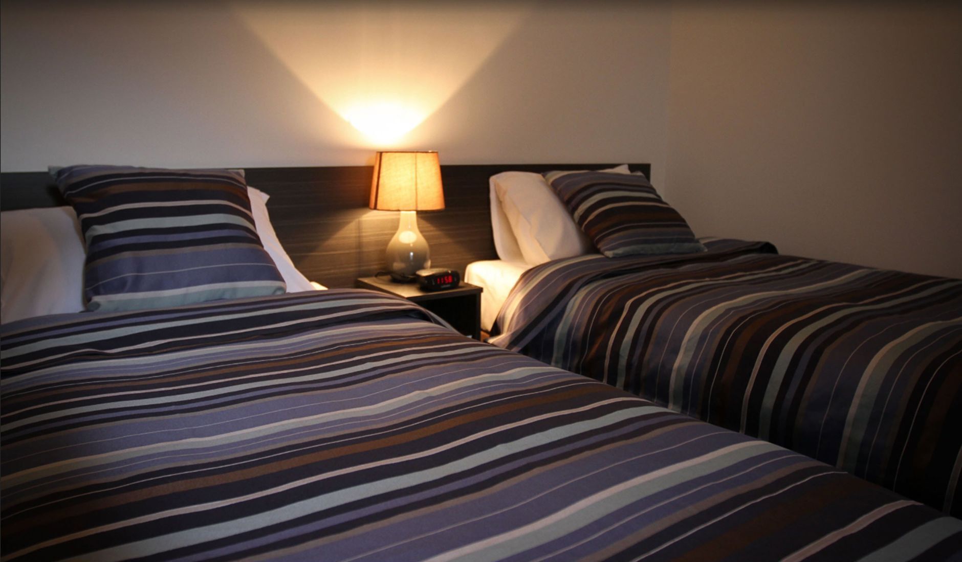 Ferros/tábuas de passar roupa, Wi-Fi de cortesia, roupa de cama