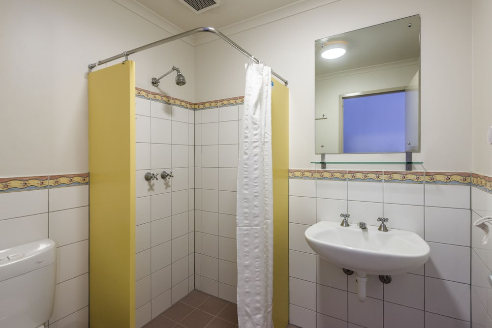 YHA Adelaide Central by null