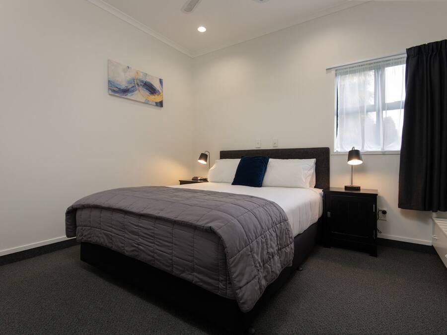 Superior Suite, 1 Bedroom, Non Smoking, Kitchen | Premium bedding, laptop workspace, blackout drapes, free WiFi
