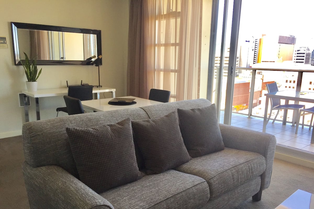 Executive Apartment, 1 Bedroom, Jetted Tub | Living area