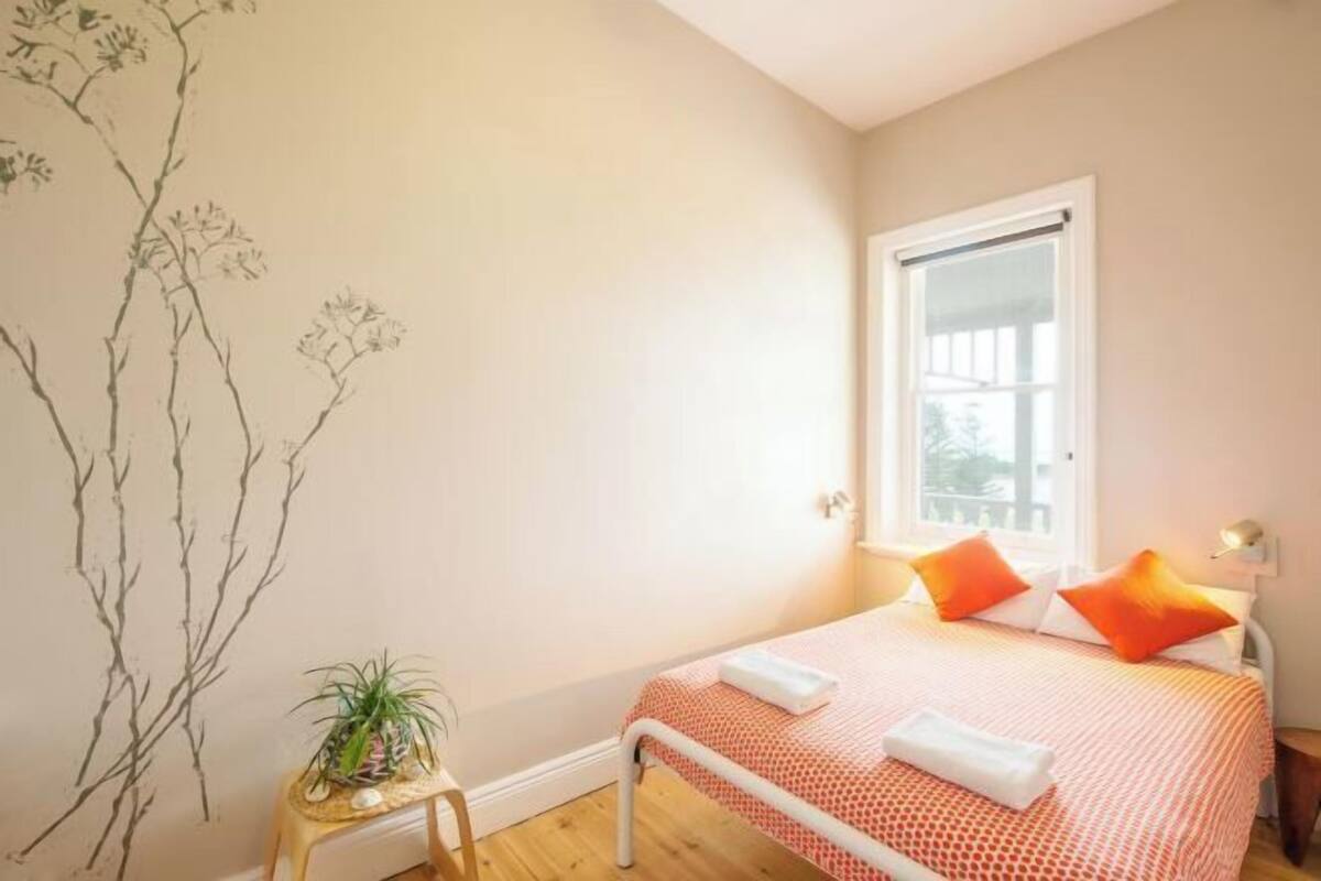 1 chambre, fer et planche Ă repasser, Wi-Fi gratuit, draps fournis
