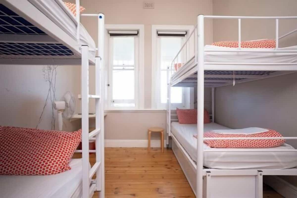 1 chambre, fer et planche Ă repasser, Wi-Fi gratuit, draps fournis