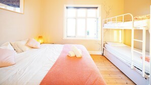 Suite, balkong, havutsikt (King Plus Four Ensuite) | Strykejern/-brett, wi-fi (inkludert) og sengetøy