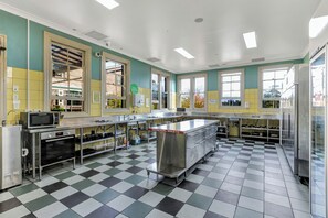 Microwave - YHA Blue Mountains Katoomba (Katoomba)