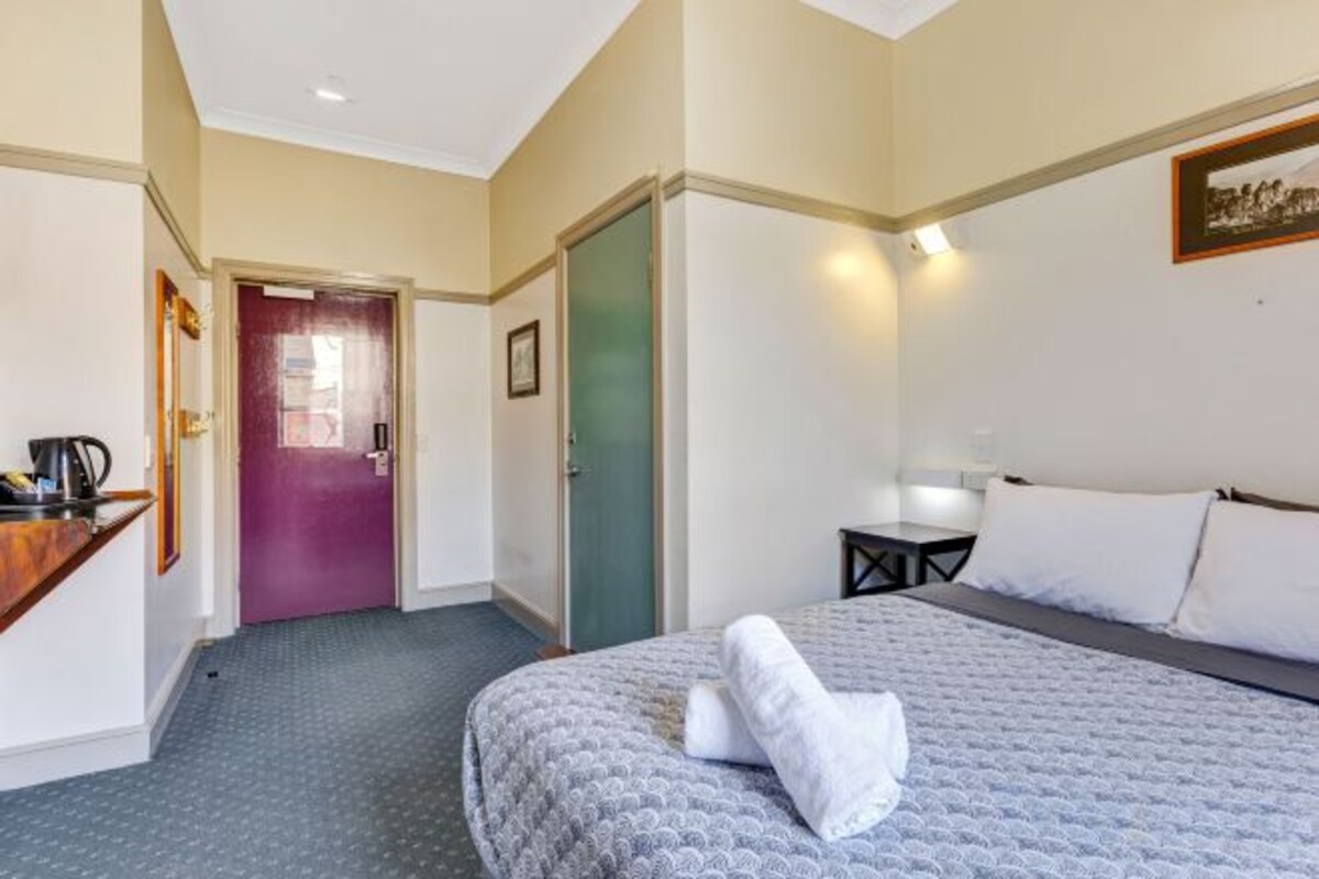 Queen Room With Ensuite