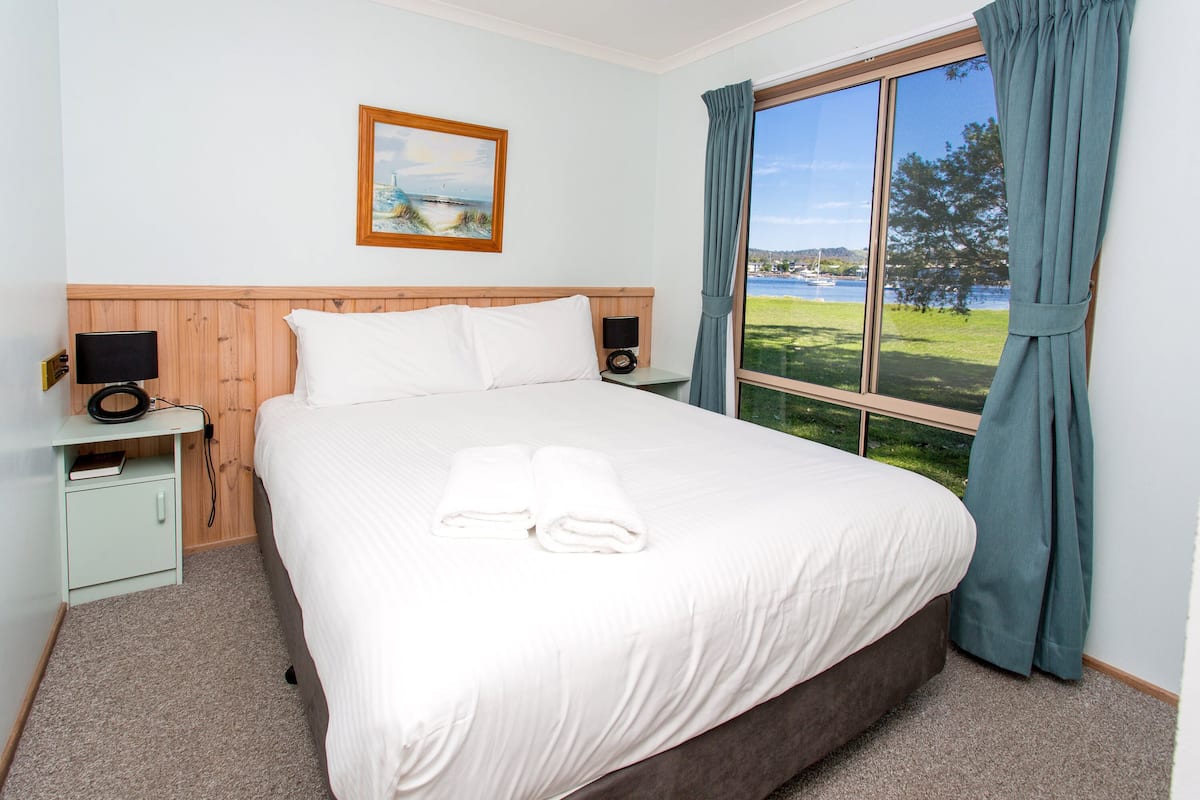 Family Cabin, 2 Bedrooms, Bay View | Desk, iron/ironing board, free WiFi, bed sheets