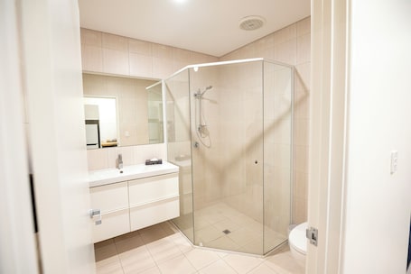 1 Bedroom Apartment (2 Single Beds) | Bathroom. Bunbury Apartment Motel