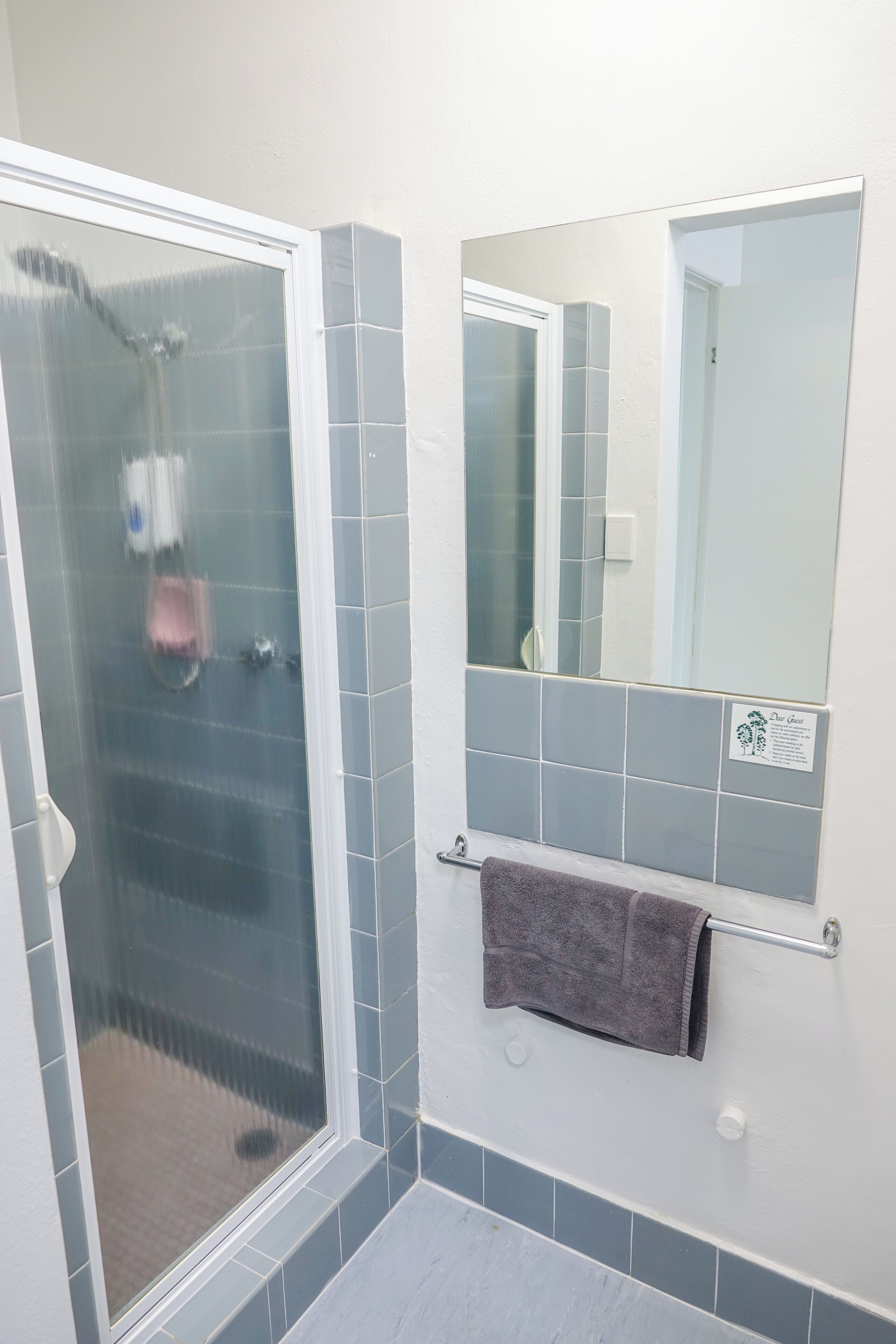 Ducha, secador de pelo, toallas