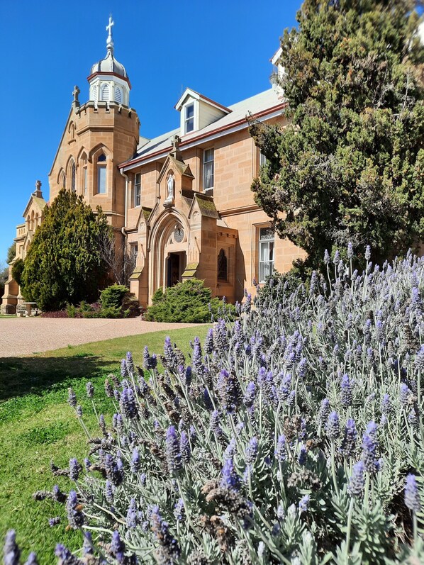 Exterior - The Abbey (Warwick)