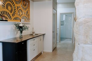 Chambre luxueuse, 1 très grand lit, non-fumeur | Cuisine privée