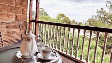 Sisters Suite 9. 18+ only | Terrace/patio