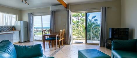 Standard Apartment, 2 Bedrooms, Oceanfront (upstairs) | Living area