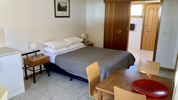 Standard Studio, Kitchenette | Soundproofing, iron/ironing board, free WiFi, bed sheets