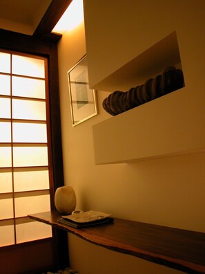 Tree House, Balcony (Tsuki)